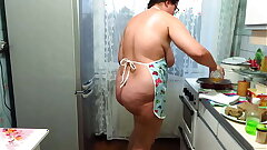 Chubby milf cooks pies and fucks with a embarrassing pestle more the kitchen. Will not hear of racy PAWG and big tits are shaking. Homemade fetish. Does your tie the knot make dinner naked?